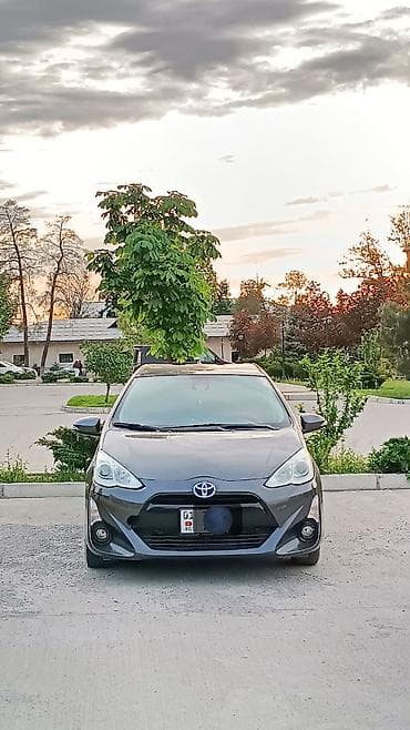 team terzo: Toyota Prius C: 2017 г., 1.5 л, Вариатор, Гибрид, Хэтчбэк — 3
