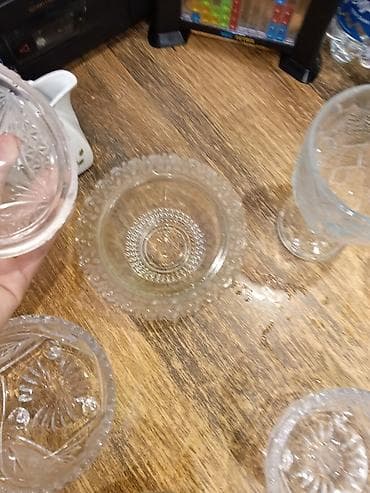 стаканы для десертов: Набор винтажной стеклянной посуды для десертов и подачи. В комплекте — 4