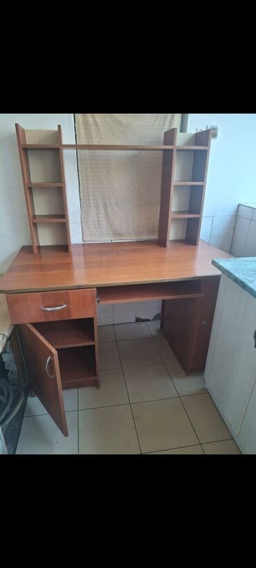 стол письменный б: Компьютерный стол, Б/у, С полками — 1