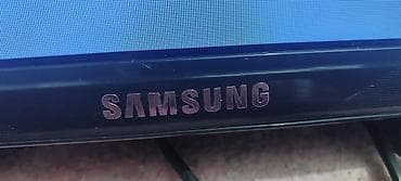 xbox microsoft: Телевизор Samsung Smart TV - Диагональ примерно 32–40" (по фото — 2