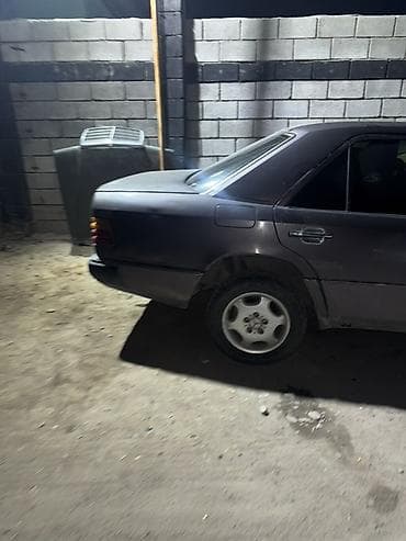 kingbeats k3: Mercedes-Benz W124: 1990 г., Седан — 5