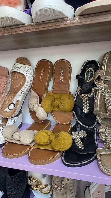 кийит: Продаю срочно 
Скидки! Скидки! Скидки! 
Все по 550 сом — 3