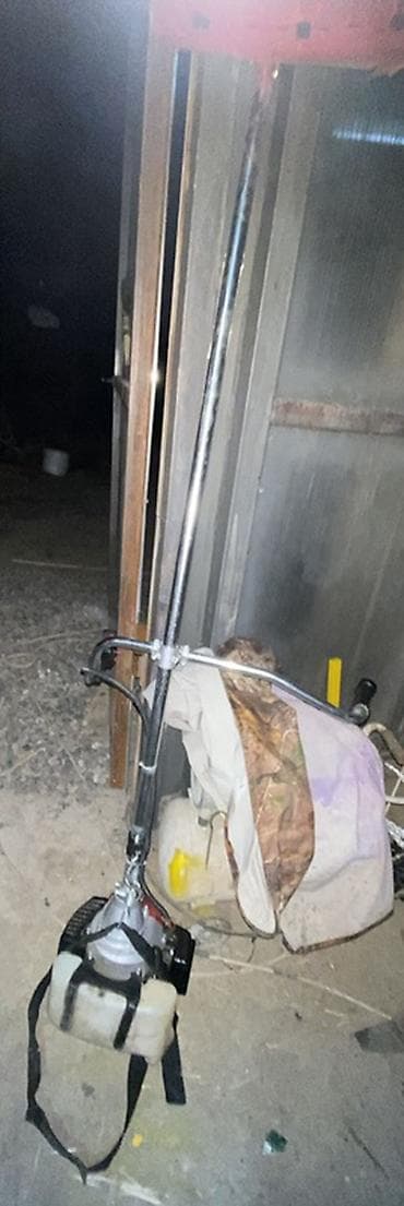 Все для дома и сада: Бензокоса/триммер с двуручной рукояткой Описание: - Плечевой — 2