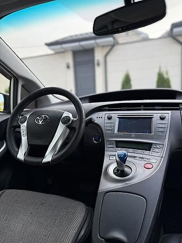 Транспорт: Toyota Prius: 2015 г., 1.8 л, Вариатор, Гибрид, Хэтчбэк — 6