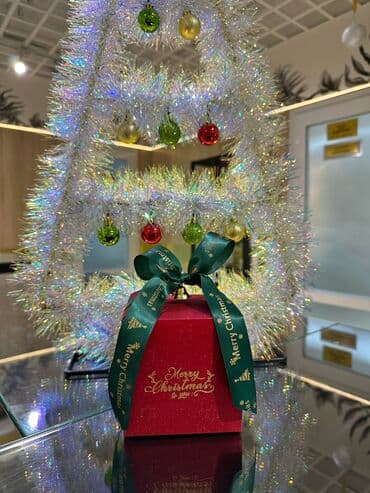 новогодняя форма: Подарочная новогодняя коробка - Праздничная коробка красного цвета с — 4