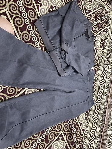 Спортивный костюм из двух предметов, серый. - Толстовка на молнии до