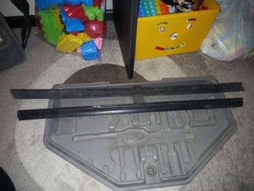 Продаю запчасти на BMW E34. Молдинг средний на заднюю дверь. Крышка