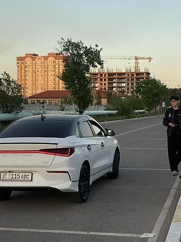 срочно дешево: BYD E3: 2020 г., 0.1 л, Автомат, Гибрид, Седан — 1