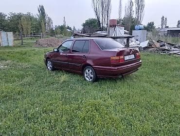 Volkswagen Vento: 1995 г., 1.8 л, Механика, Бензин, Седан — 3