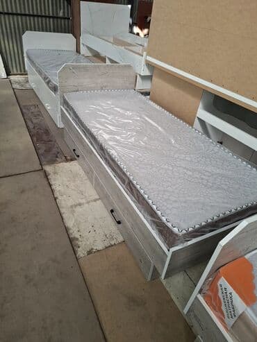 кровати взрослые: Односпальная кровать, Новый, С матрасом, длина - 195 см — 29