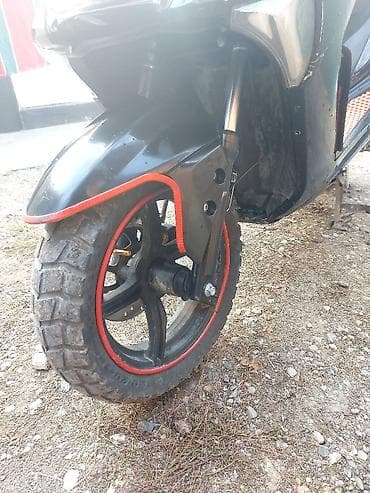 скутер м10: Скутер городского класса МАКСИ, черный с красными акцентами — 7