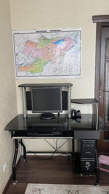 большой компьютерный стол: Компьютерный стол, С полками — 2
