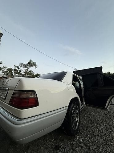Mercedes-Benz W124: 1994 г., 2.3 л, Автомат, Бензин, Седан — 5