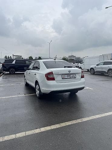 срочное: Skoda Rapid: 2017 г., 1.6 л, Автомат, Бензин, Лифтбек — 3