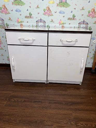 foldable table: 2 тумбочки или прикроватные шкафчики с доводчиками. По 1000с За две — 1