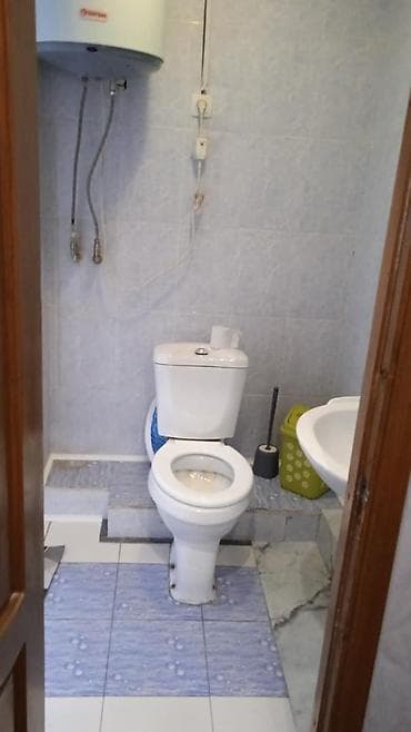 osh flats: 1 комната, Душевая кабина, Постельное белье, Кондиционер — 3