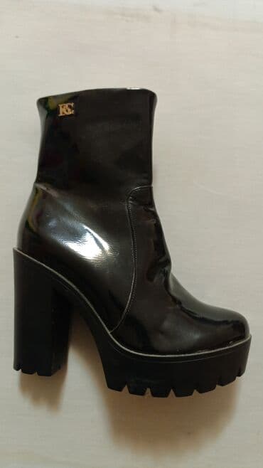 осенние ботильоны: Женская осенняя обувь, 4 пары (черный цвет): 1) Высокие кеды/ботинки — 19