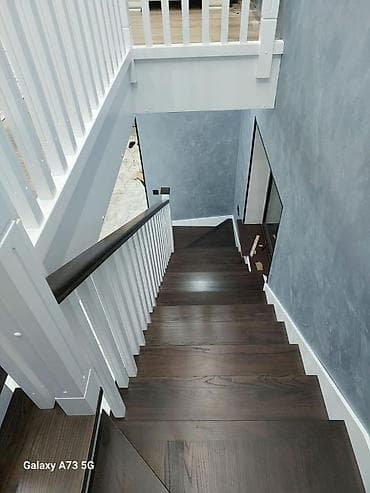 ленточный фундамент: Металлическая лестница Для дома, Форма лестницы: Г-образная, Стиль: Классический — 7