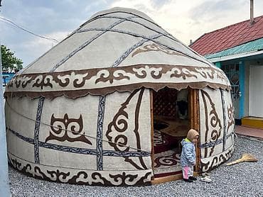 ханскую юрту: Аренда юрты, Каркас Деревянный, 75 баш, С полом, Стулья, Самовар — 1