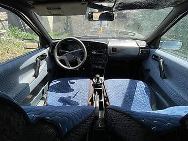 лобовое портер: Volkswagen Passat: 1990 г., 1.8 л, Механика, Бензин, Универсал — 4