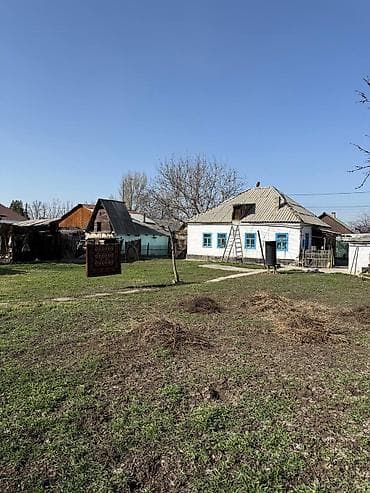 срочно срочно продаю горит: Продается дом с участком в районе 110-й квартал Ориентир: мкр Достук — 6