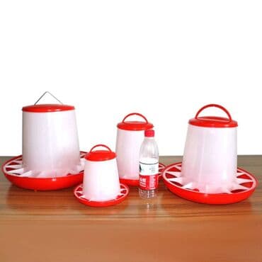 Кормушка бункерная 1,5 кг пластик с разд. решеткой Кормушка для птицы at lalafo.kg Кормушка бункерная 1,5 кг пластик с разд. решеткой Кормушка для птицы