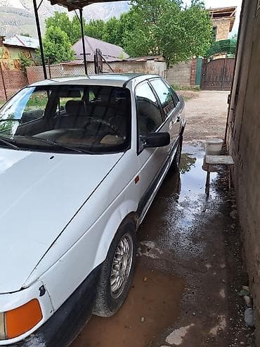 Унаа: Volkswagen Passat: 1991 г., 1.8 л, Кол менен иштөөчү, Бензин, Седан — 3