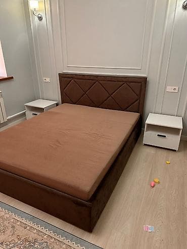 Эки ярустуу керебеттер: Срочно Кровать 1.6 на 2 метра С матрасом из поролона Прикроватные — 3