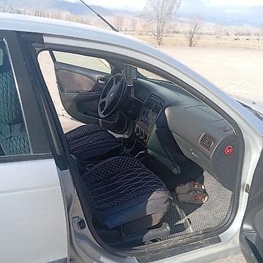 Toyota Avensis: 2003 г., 1.8 л, Ручные, Бензин, Седан