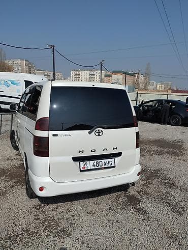 Toyota: Toyota Noah: 2003 г., 2 л, Автомат, Бензин, Минивэн — 1
