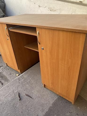 Столики для завтрака: Компьютерный стол, С полками — 2