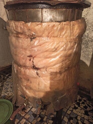 пищевой бак из нержавеющей стали: Емкость 4т, 1т, 0.5т с рубашкой, пищевая нержавеющая сталь. 
чан — 10