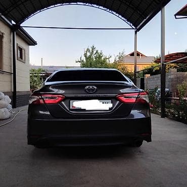 Транспорт: Toyota Camry: 2017 г., Бензин — 8