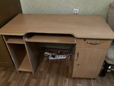 рабочий стол для дома: Компьютерный стол, Б/у, С полками — 1