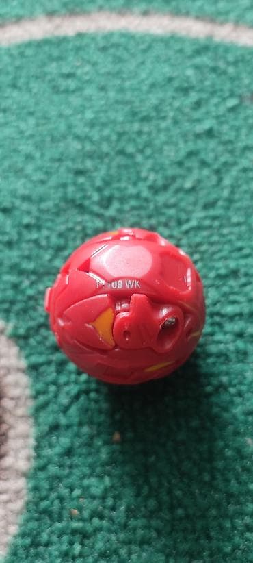 банан водный: Бакуган Pyrus (красный) Аранот из серии Bakugan Battle Brawlers. - — 2