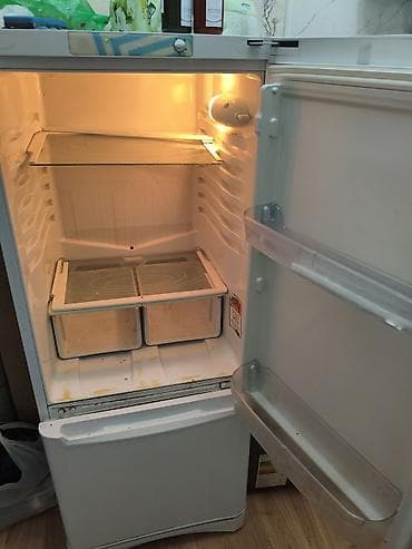 fridge: Холодильник Indesit, Требуется ремонт, Двухкамерный, 60 * 150 * 60 — 2