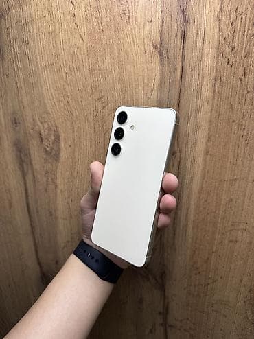 ноте 12: Samsung Galaxy S24, Б/у, 256 ГБ, цвет - Бежевый, В рассрочку, 1 SIM, eSIM — 1