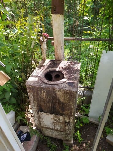 Печка чугунная для отопления и готовки. Самовывоз дача Радуга Сад at lalafo.kg Печка чугунная для отопления и готовки. Самовывоз дача Радуга Сад