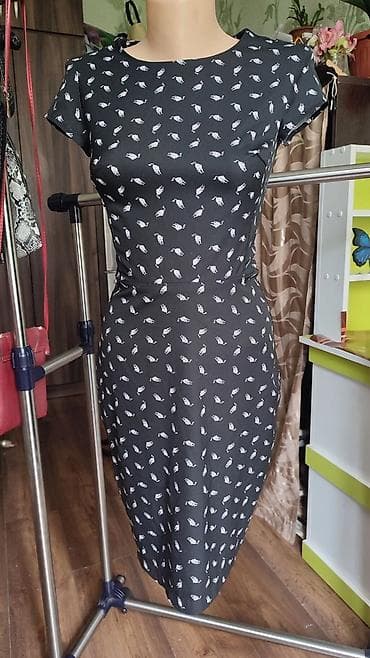 second hand: Размер S(42-44) всех платьев. Зелёное платье 200с 44-46размер.Все по — 4