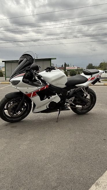 Мотоциклы: Спортбайк Yamaha YZF-R6 (600 кубов) (поколение 2006–2007) в фирменной — 7