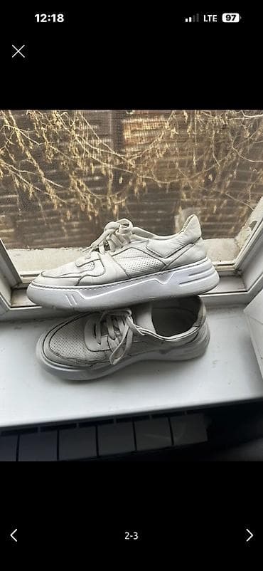 Бекерге берем: Белые кроссовки низкого профиля. 40 размер - Материал верха — 8