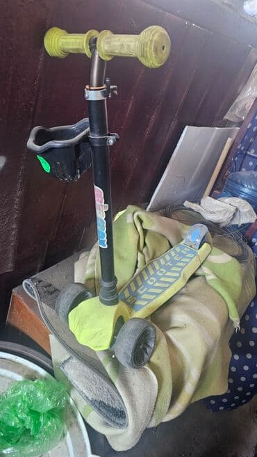 запчасть на велосипед: Детский самокат, Трёхколёсный, Б/у — 1