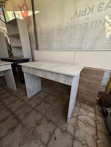 Компактный стол с выдвижным ящиком Стол с ящиком НОВЫЙ!!! Длинна 100