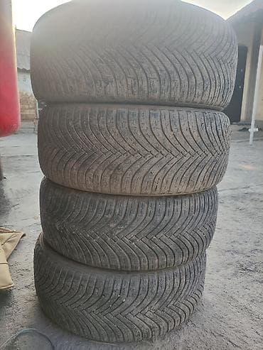 Комплект из 4 шин для легкового автомобиля. - Размер: 225/50 R18 -
