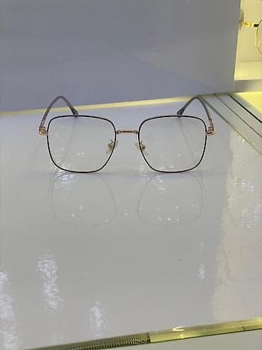 Оправа для очков в минималистичном стиле - Форма: крупные квадратные