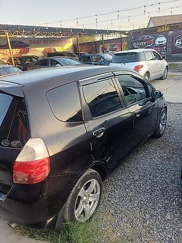 задний вид фит: Honda Fit: 2003 г., 1.5 л, Вариатор, Бензин, Хэтчбэк — 4