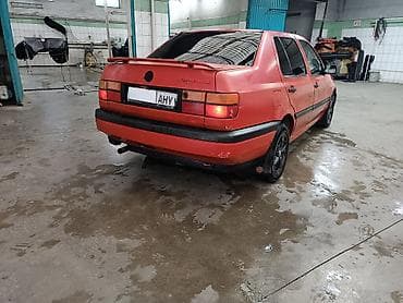 вента машына: Volkswagen Vento: 1992 г., 2 л, Механика, Бензин, Седан — 3