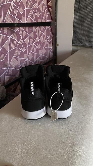 футбольный рюкзак: Мужские кроссовки, 43, Adidas, Новый, цвет - Черный, Платная доставка — 2