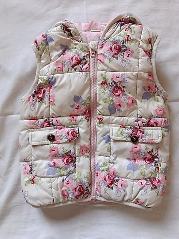 скупка одежд: Детский утеплённый жилет с капюшоном на 3-5 лет — 1