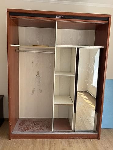 Столдор: Компьютердик үстөлү, Текчелери бар — 7